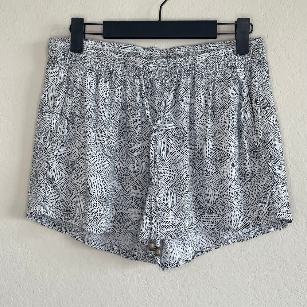 Old Navy Black & White Dotted Pull-on Shorts - Size S